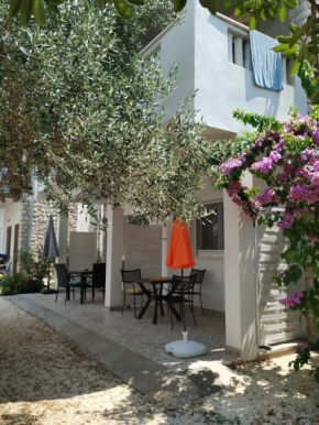 Studio apartment Violeta-50m from the beach